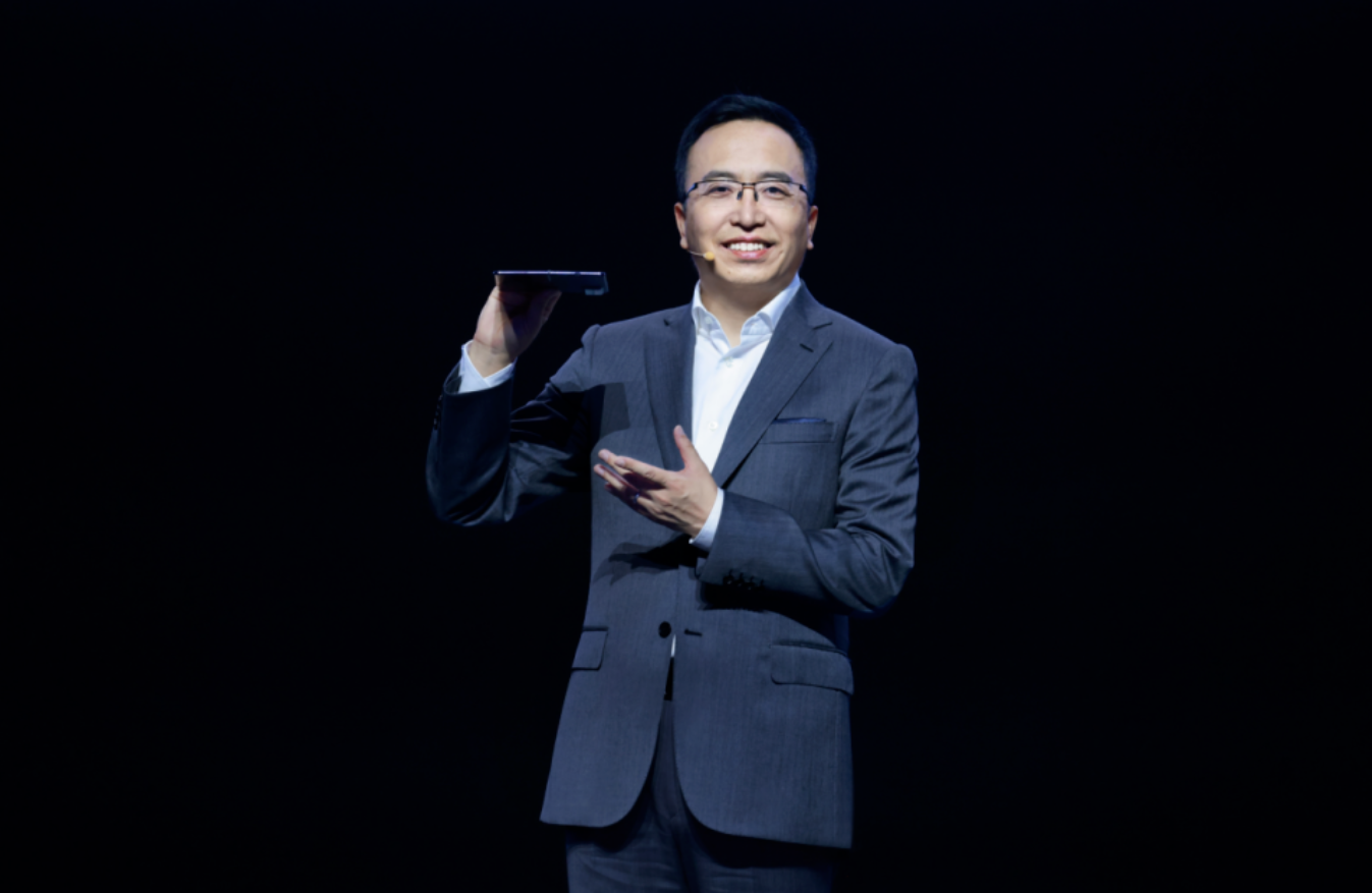 赵明：荣耀将推出垂直折叠智能手机