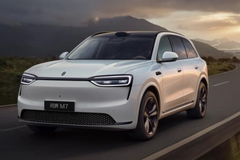 鸿蒙智行多款重磅新品正式上市，引领中国新能源汽车产业迈向新高度