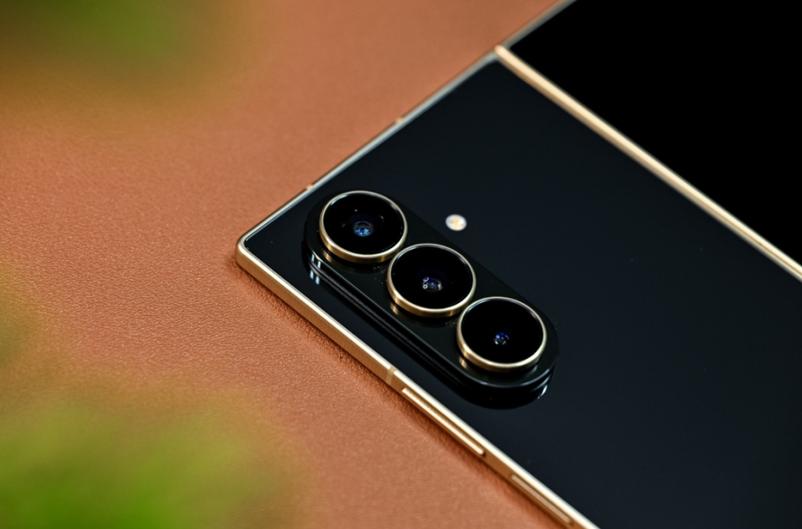 心系天下三星W26正式发布：售价16,999元起！